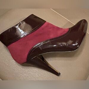 Just Sweet Burgundy Ankle boots
Suede & Patent Zip Up Booties Size 9
